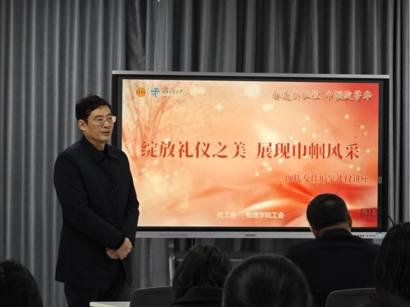 校工会常务副主席 靳能法